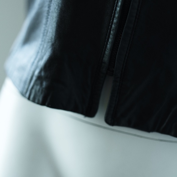 Vintage* JACQUELINE FERRER Cropped Faux Leather Vest, Black, Vintage Size 8 (s) - Picture 9 of 9